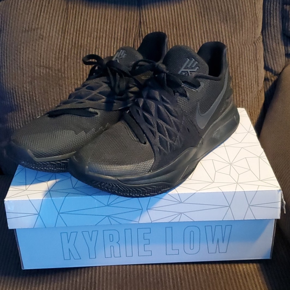 KYRIE Low shoes